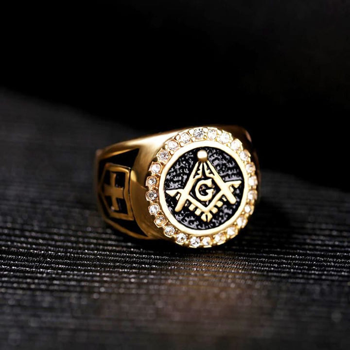 Anel Maçonaria Cravejado com Zircônia Cúbica  Banhado a Ouro 18K