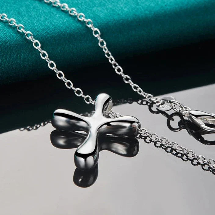Colar Crucifixo Feminino Gota em Prata