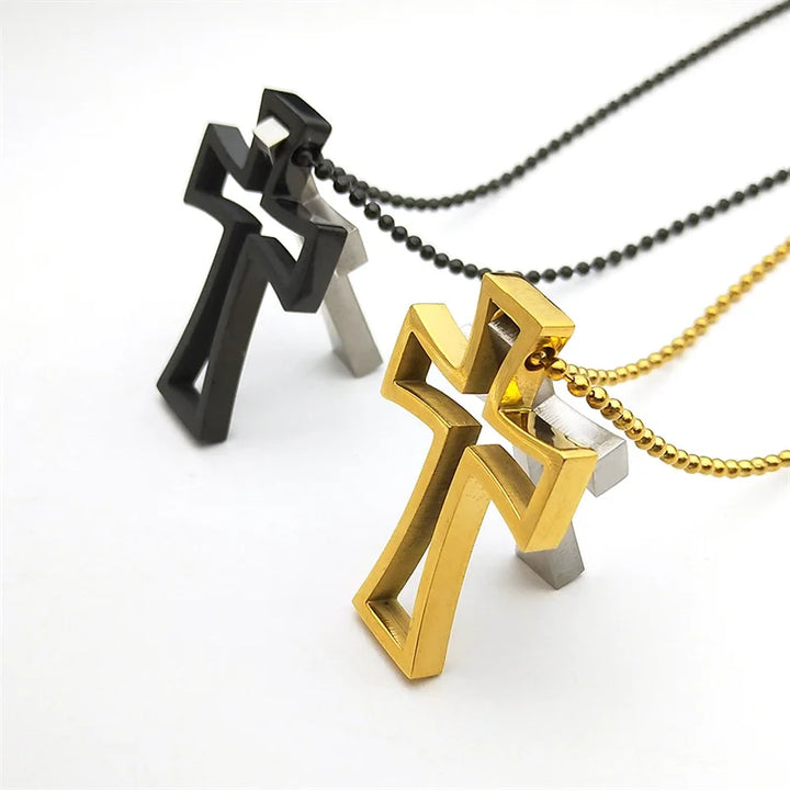Colar com Pingente de Cruz Católica em Aço Inoxidável