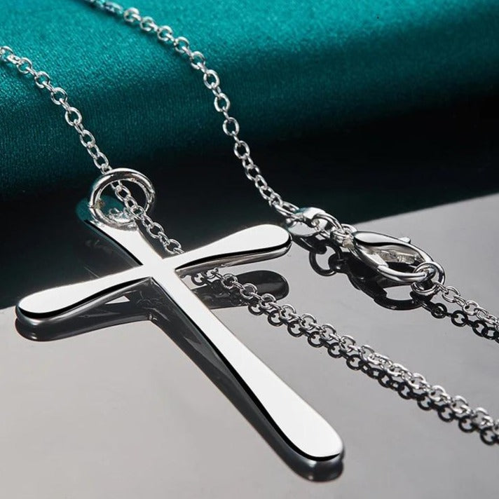 Colar Crucifixo Feminino Minimalista em Prata