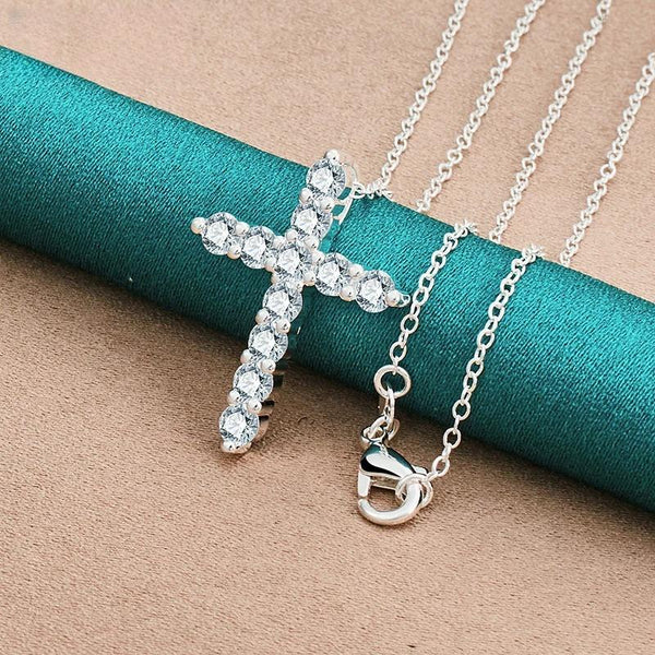 Colar Crucifixo Feminino em Prata Cravejado com Zircônias Vida